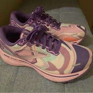 Brooks running shoes womens/girls 6 1/2